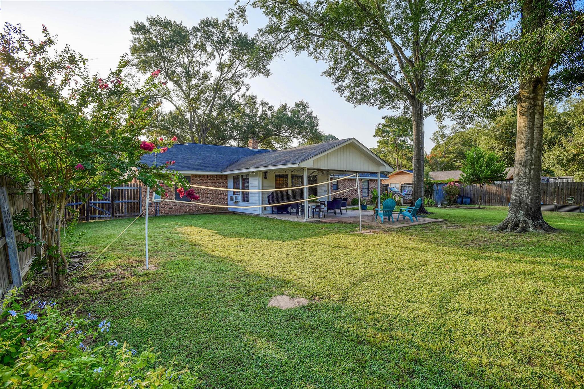 1001 Charleston Blvd, Smithville, TX 78957