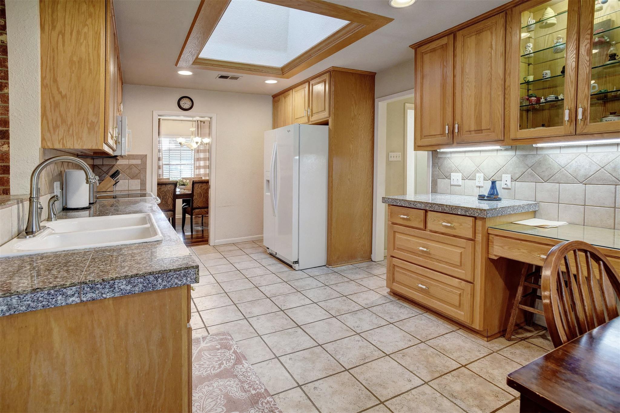 1001 Charleston Blvd, Smithville, TX 78957