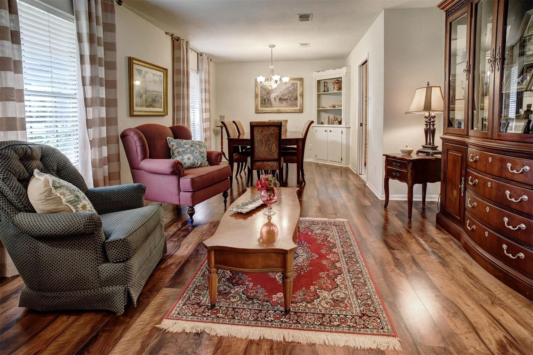 1001 Charleston Blvd, Smithville, TX 78957