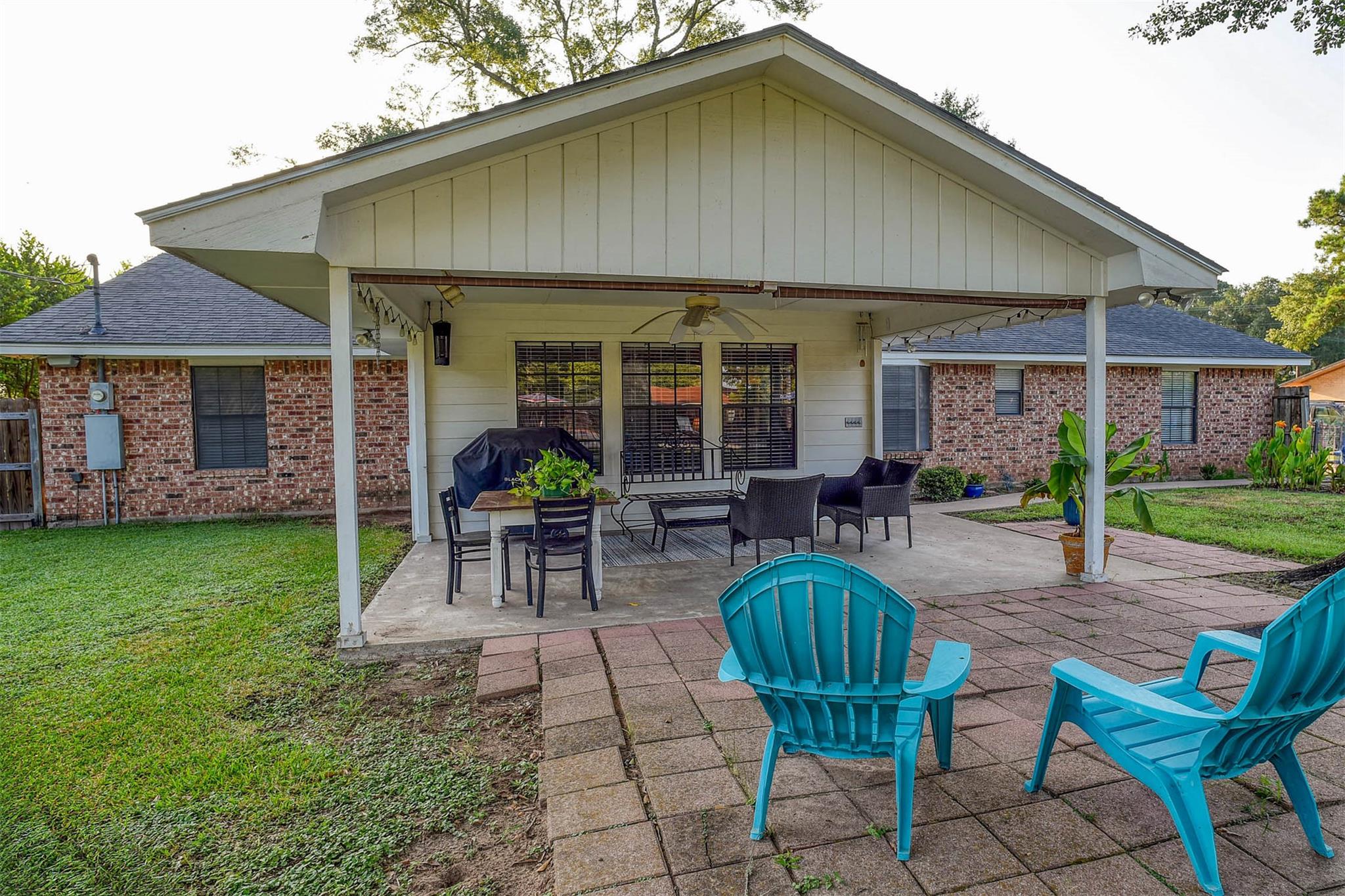 1001 Charleston Blvd, Smithville, TX 78957