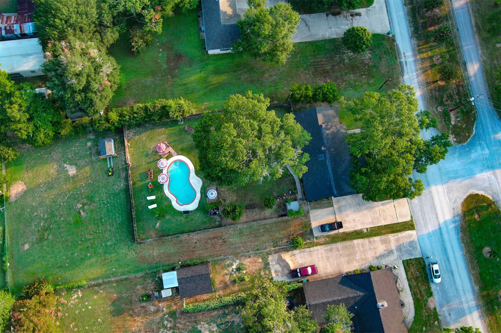 1001 Charleston Blvd, Smithville, TX 78957