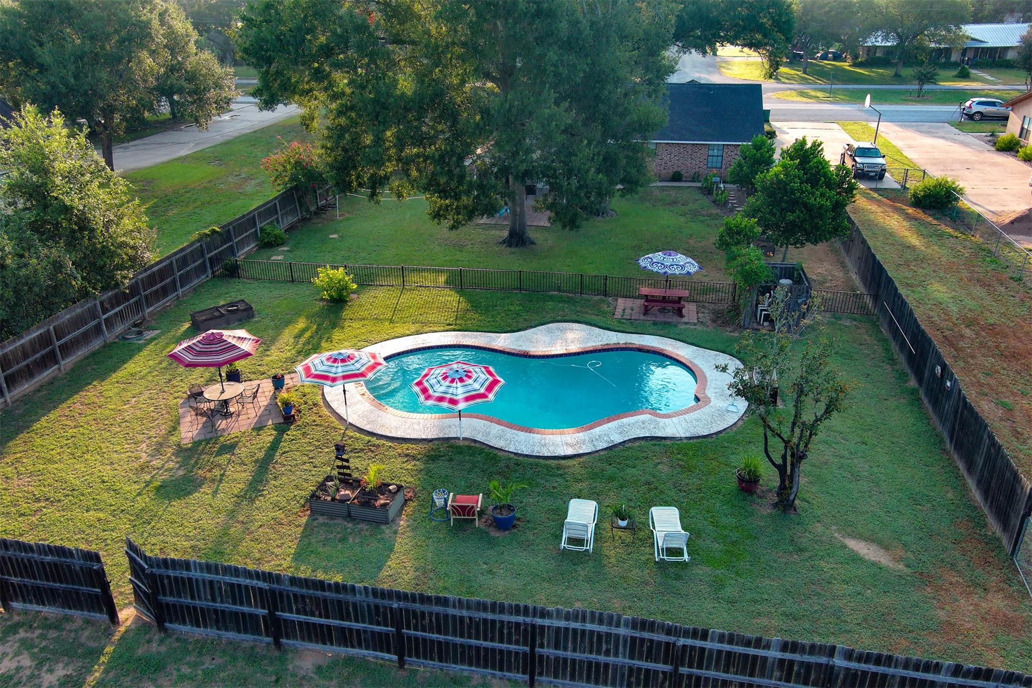 1001 Charleston Blvd, Smithville, TX 78957