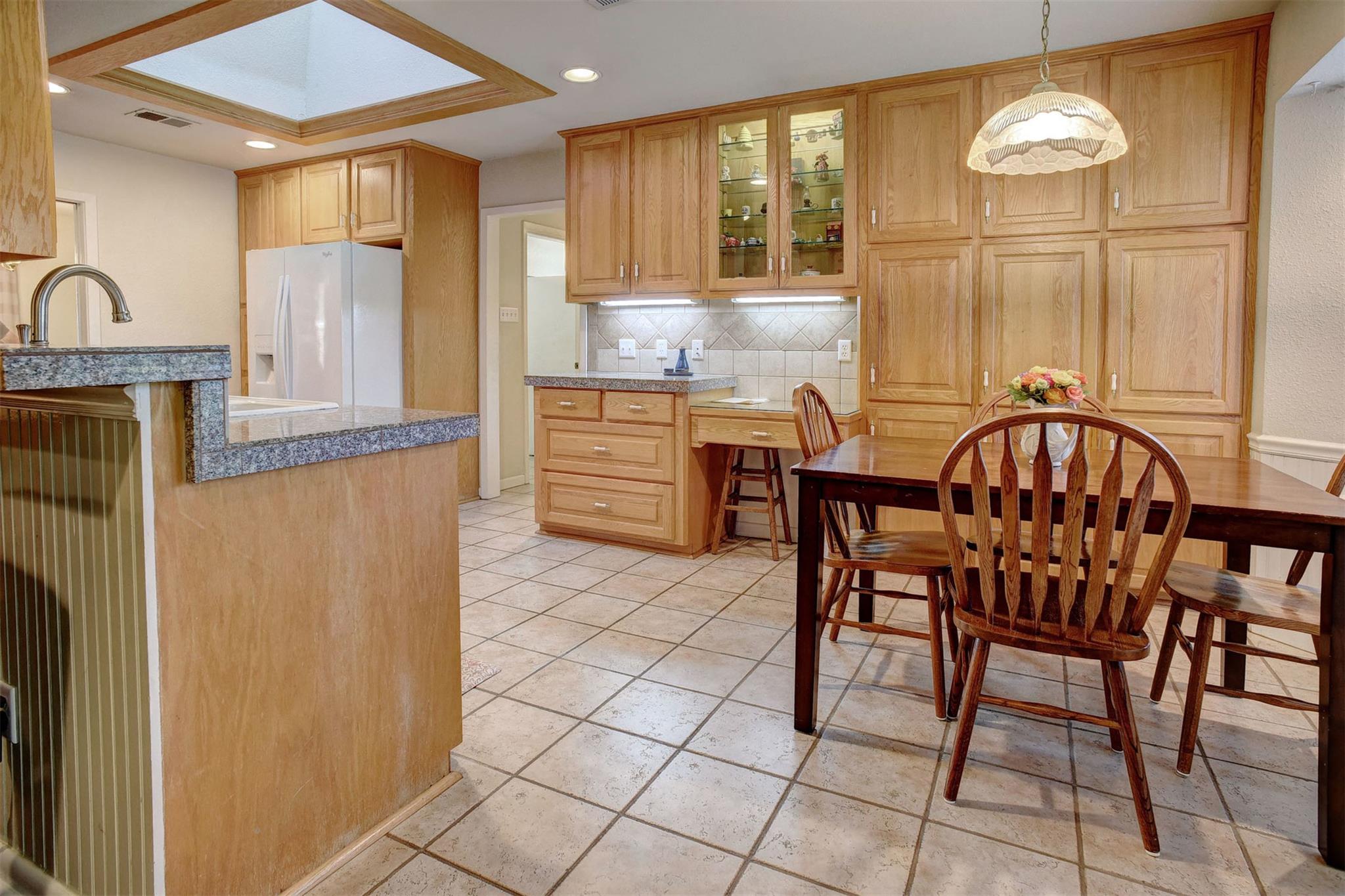 1001 Charleston Blvd, Smithville, TX 78957