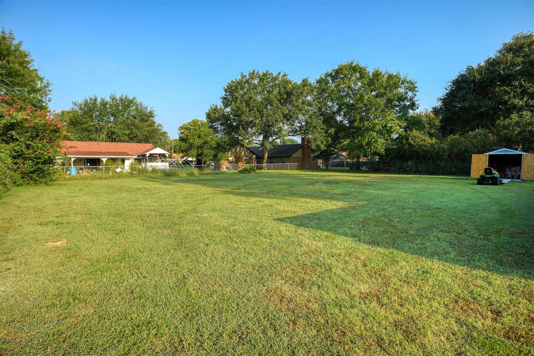 1001 Charleston Blvd, Smithville, TX 78957