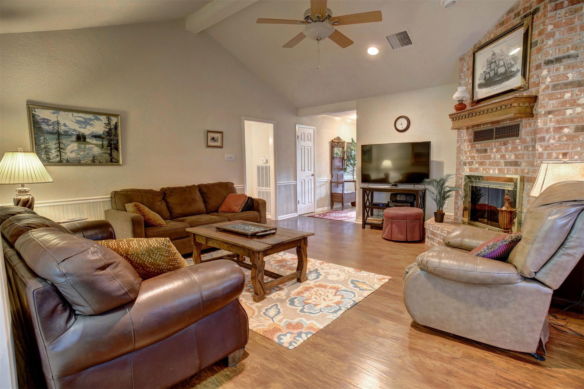 1001 Charleston Blvd, Smithville, TX 78957