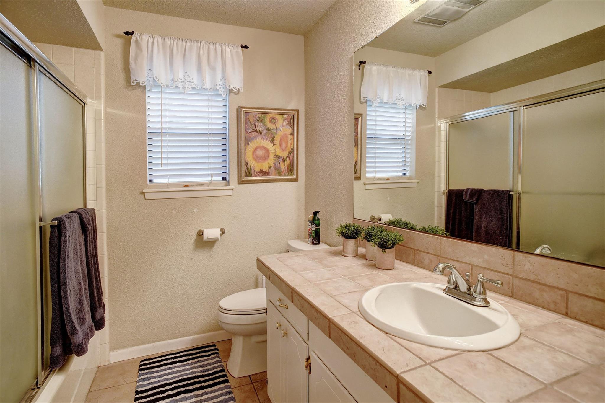 1001 Charleston Blvd, Smithville, TX 78957