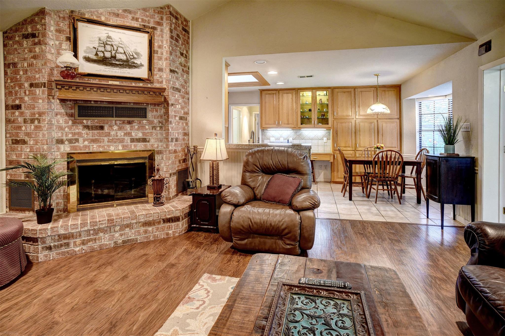 1001 Charleston Blvd, Smithville, TX 78957