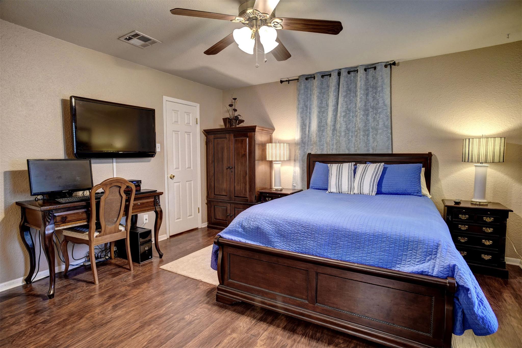 1001 Charleston Blvd, Smithville, TX 78957