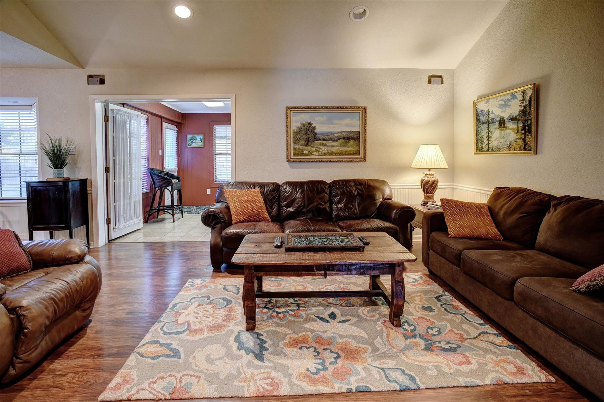 1001 Charleston Blvd, Smithville, TX 78957