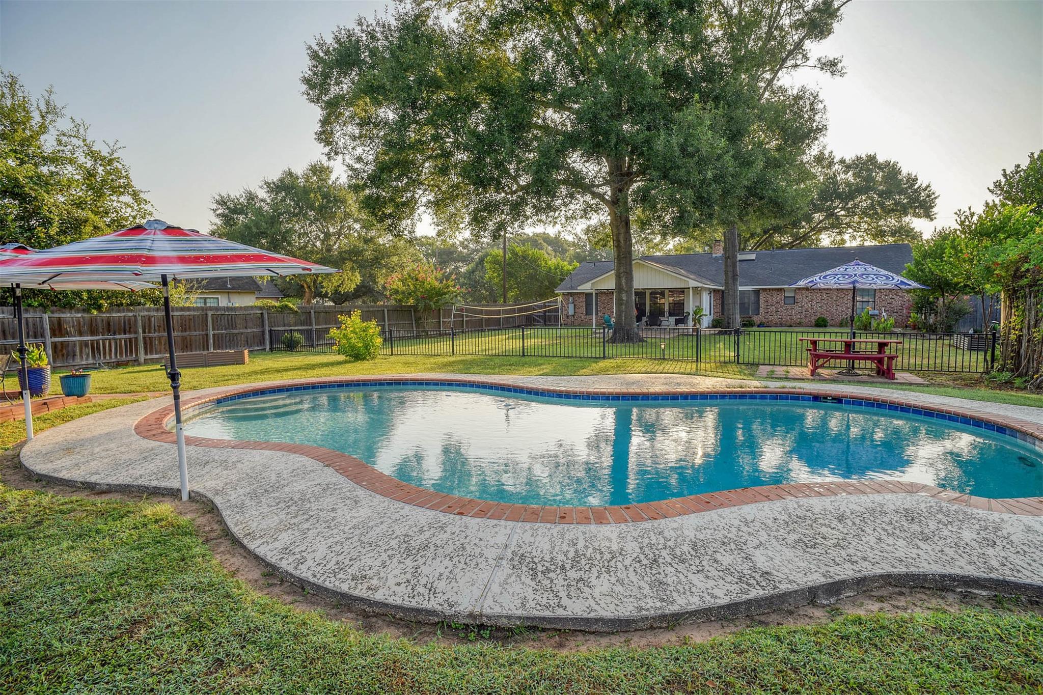 1001 Charleston Blvd, Smithville, TX 78957