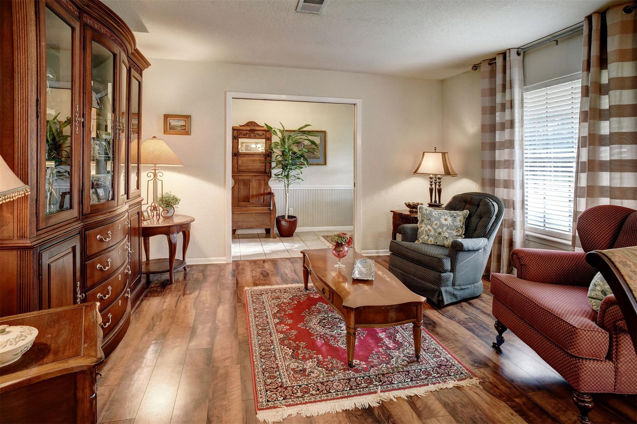 1001 Charleston Blvd, Smithville, TX 78957