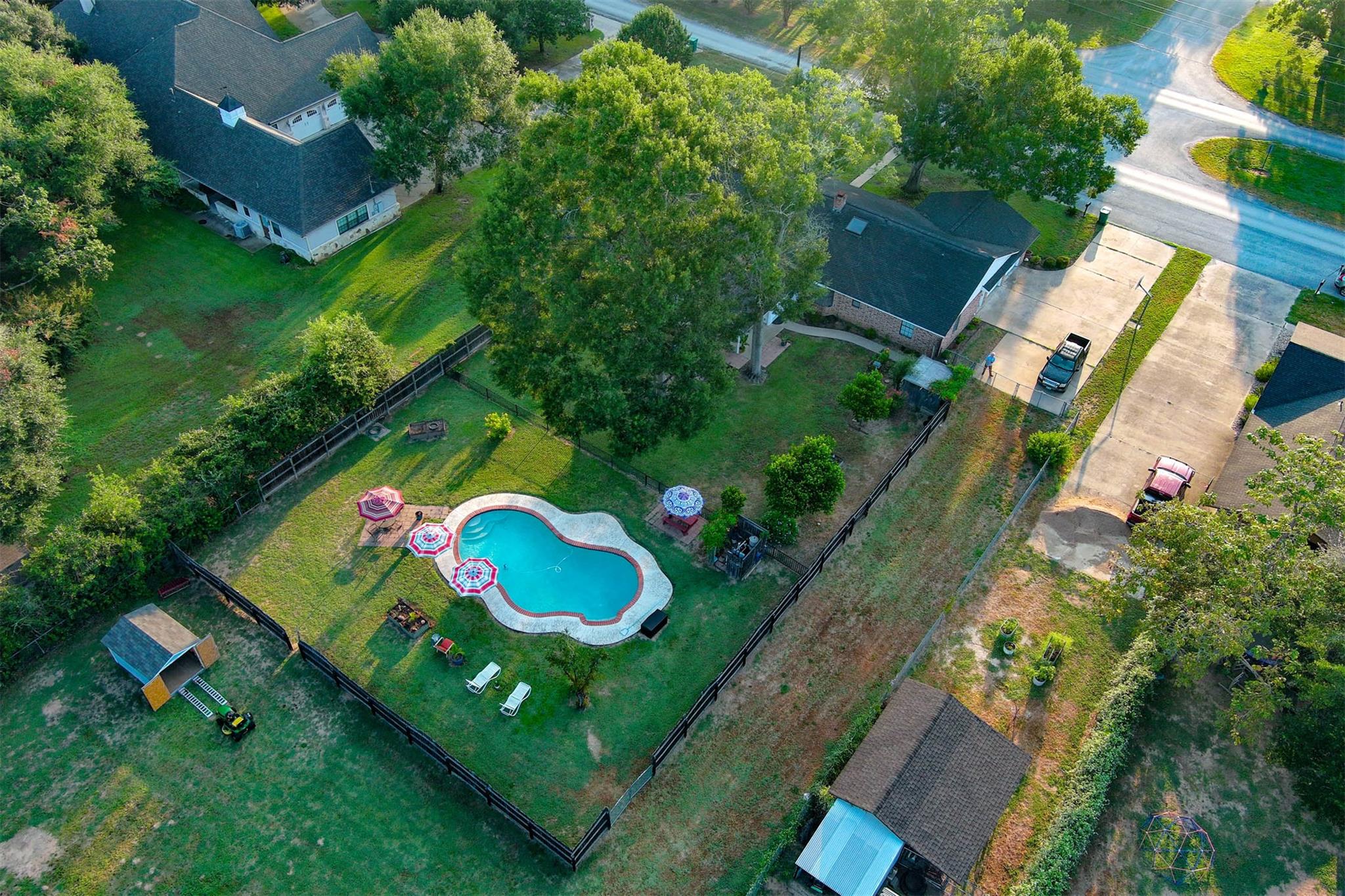 1001 Charleston Blvd, Smithville, TX 78957