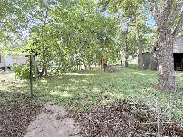 413 SW 1st St, Waelder, TX 78959