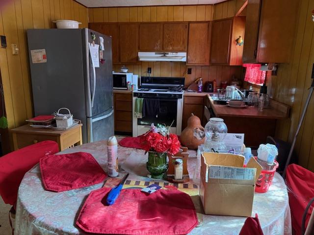 413 SW 1st St, Waelder, TX 78959