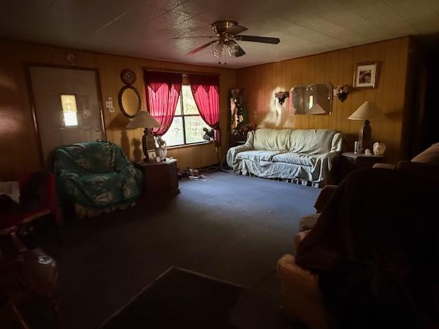 413 SW 1st St, Waelder, TX 78959