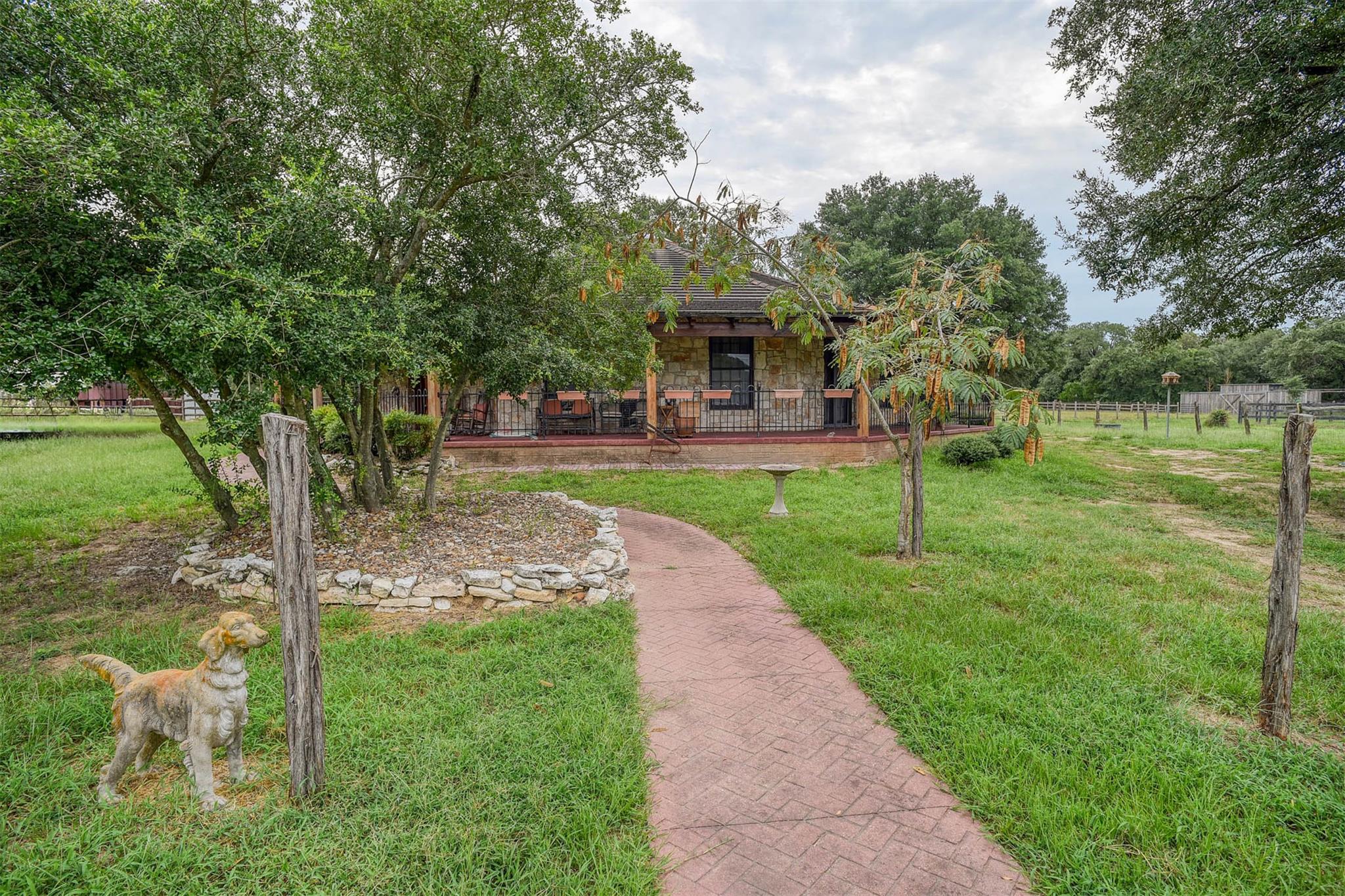 777 Cardinal Dr, Paige, TX 78659