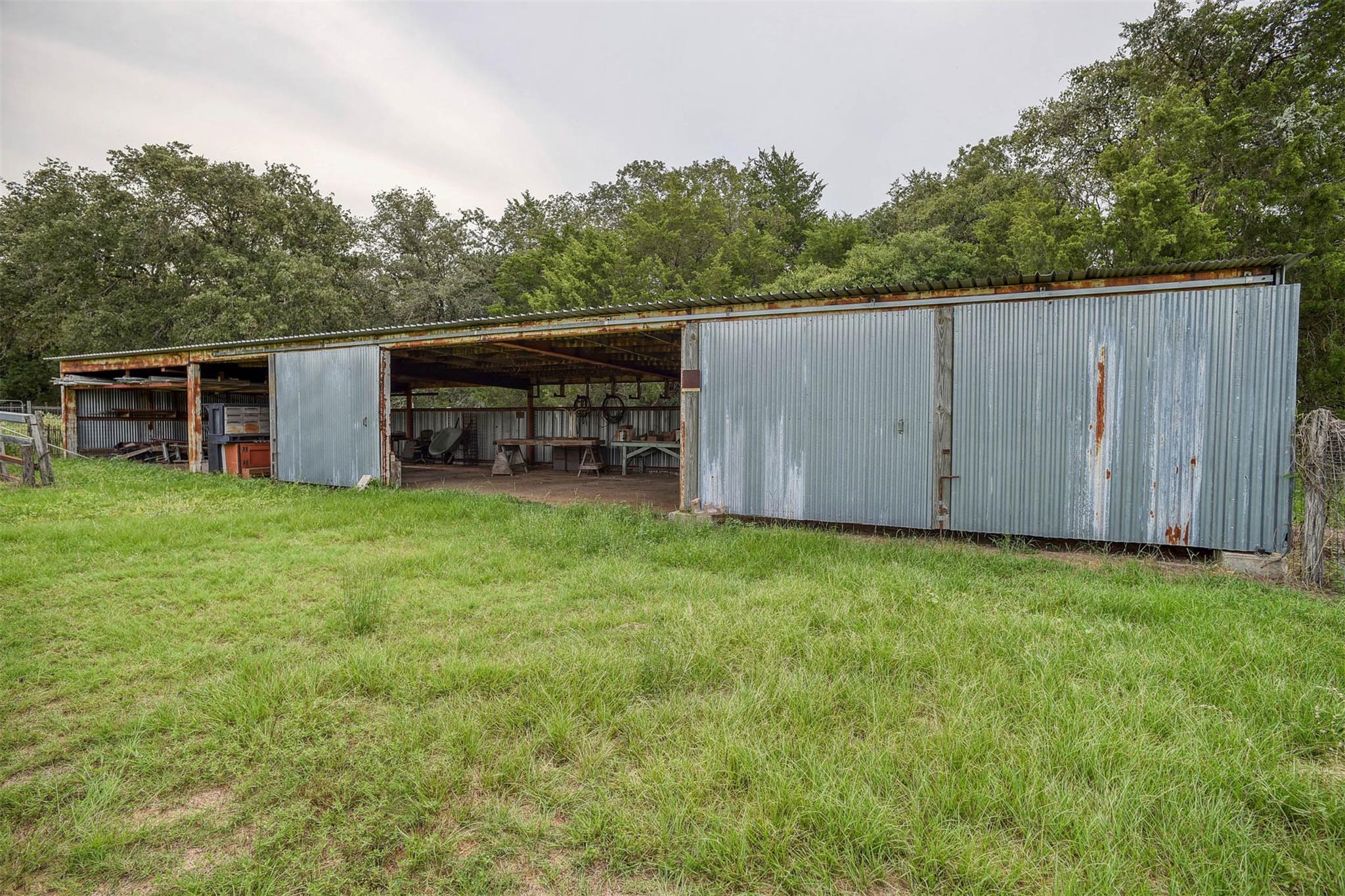 777 Cardinal Dr, Paige, TX 78659