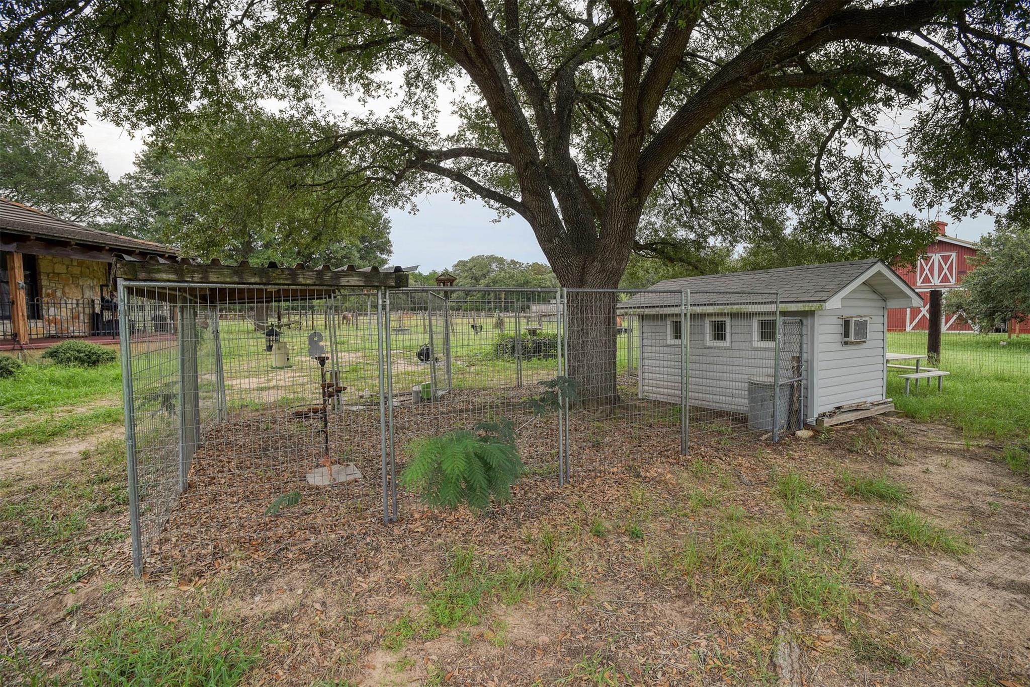 777 Cardinal Dr, Paige, TX 78659