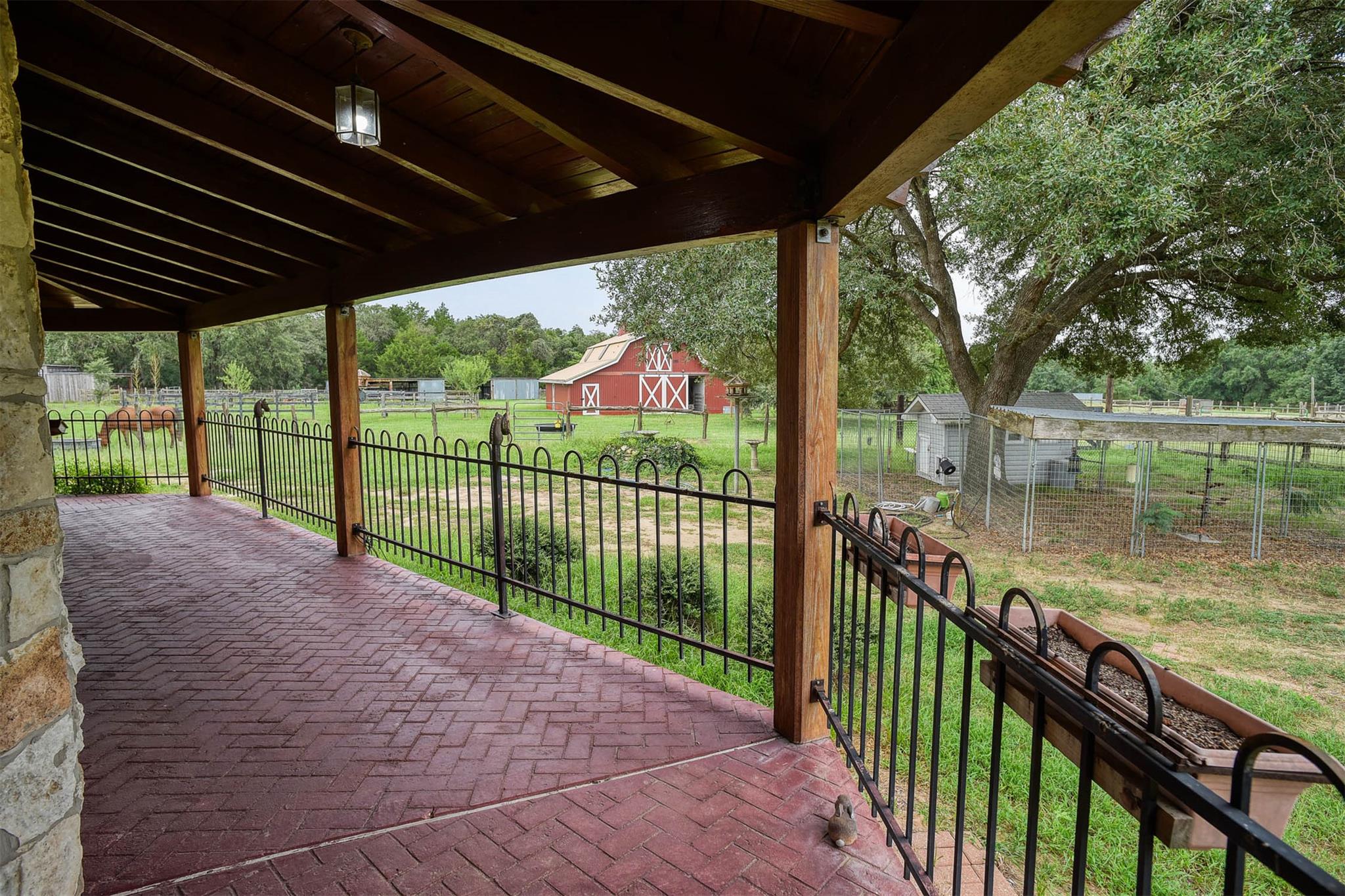 777 Cardinal Dr, Paige, TX 78659