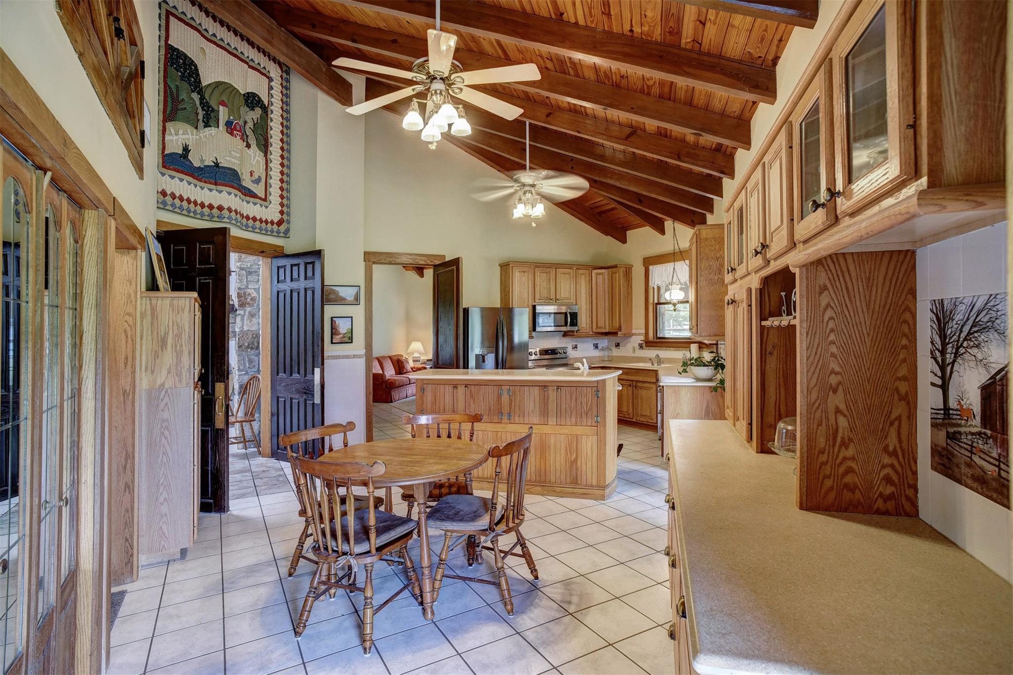 777 Cardinal Dr, Paige, TX 78659