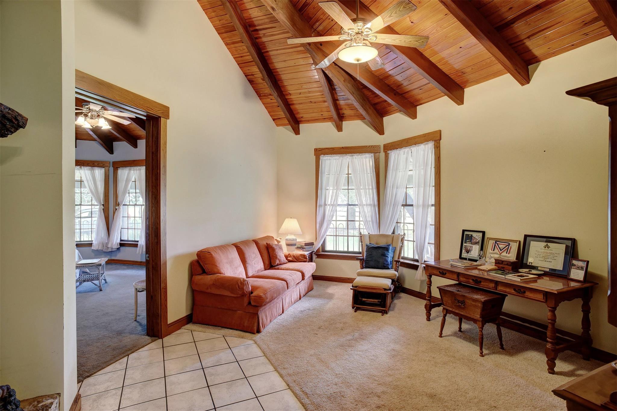 777 Cardinal Dr, Paige, TX 78659