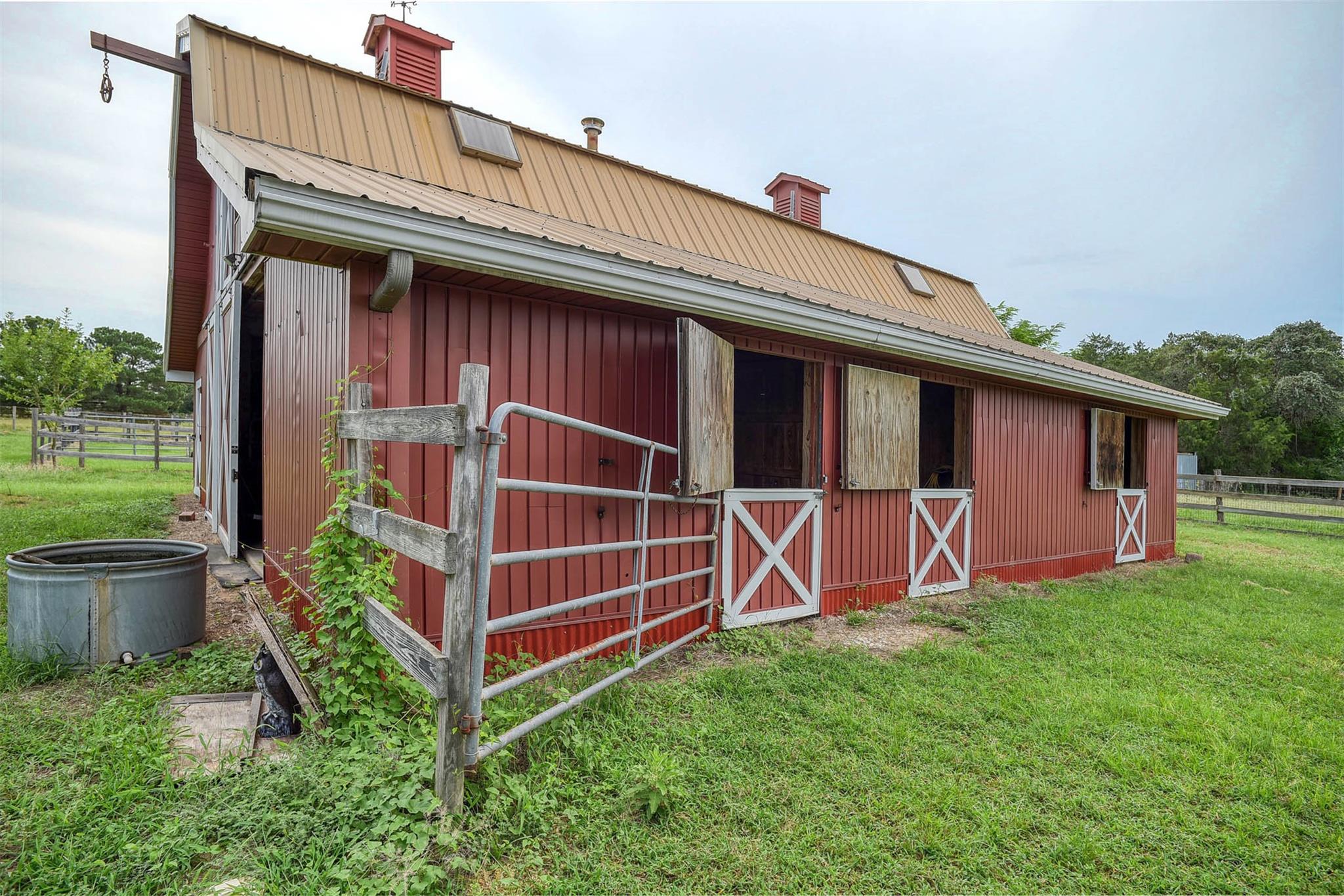 777 Cardinal Dr, Paige, TX 78659