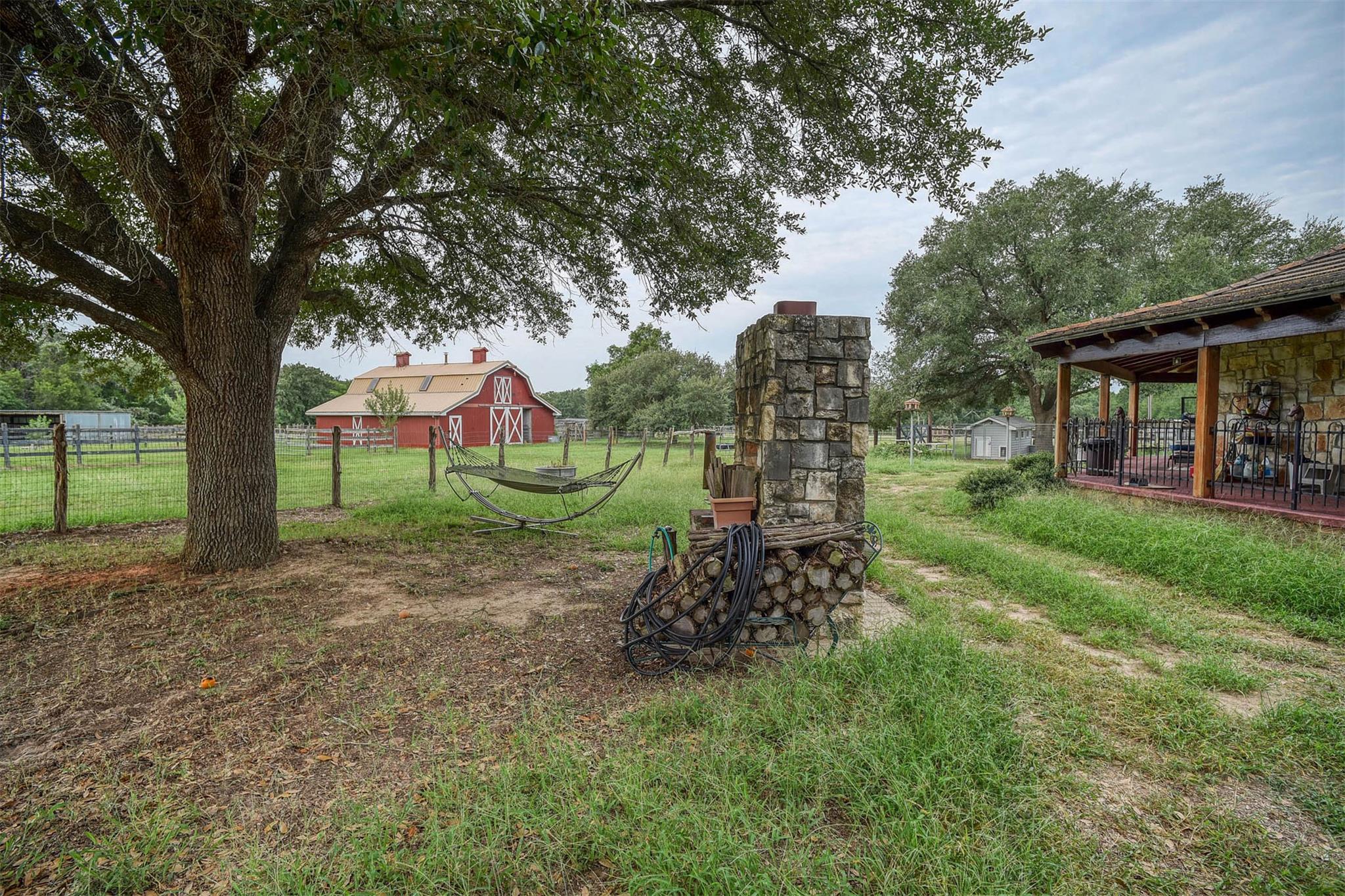 777 Cardinal Dr, Paige, TX 78659