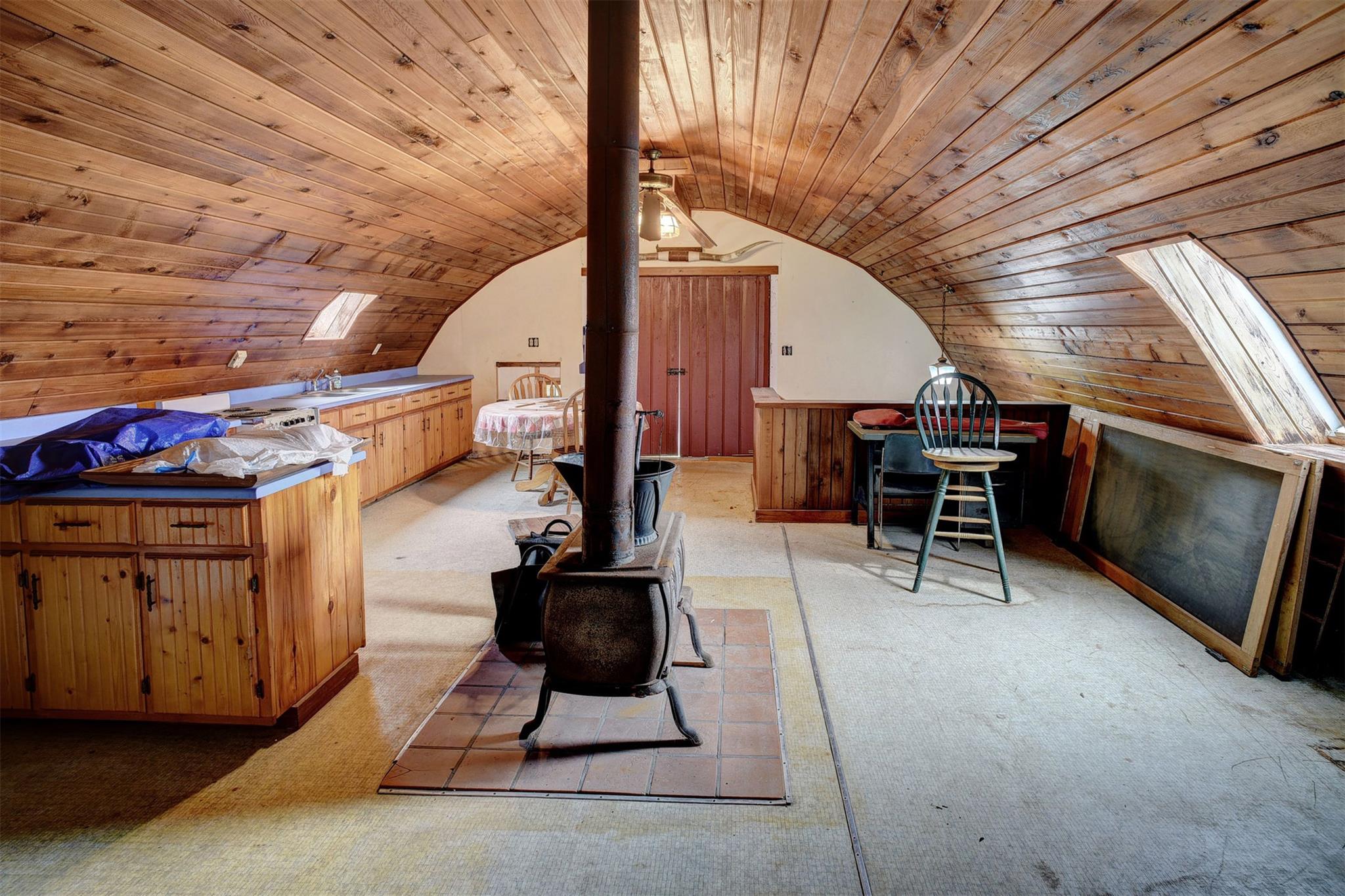 777 Cardinal Dr, Paige, TX 78659