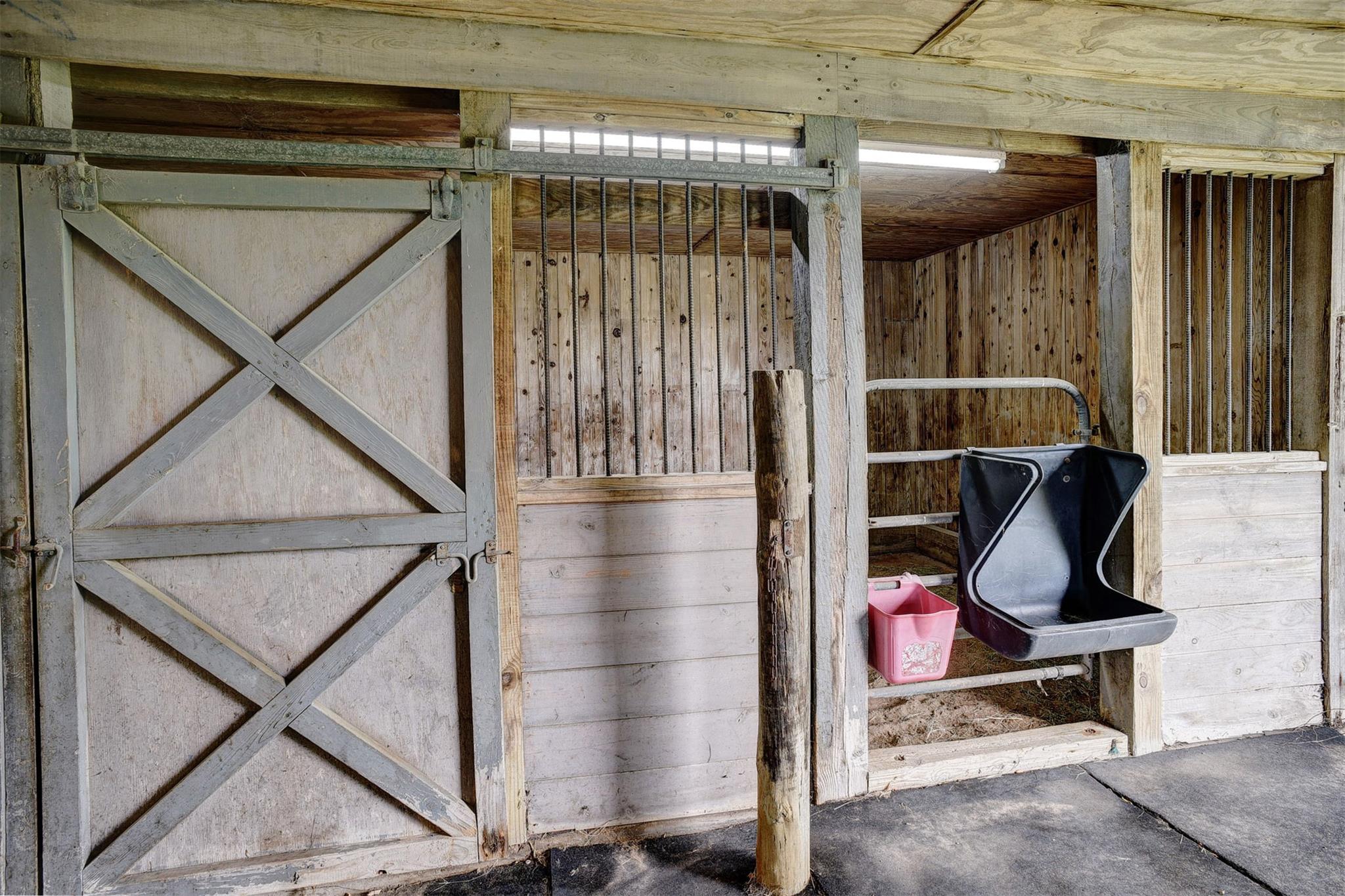 777 Cardinal Dr, Paige, TX 78659