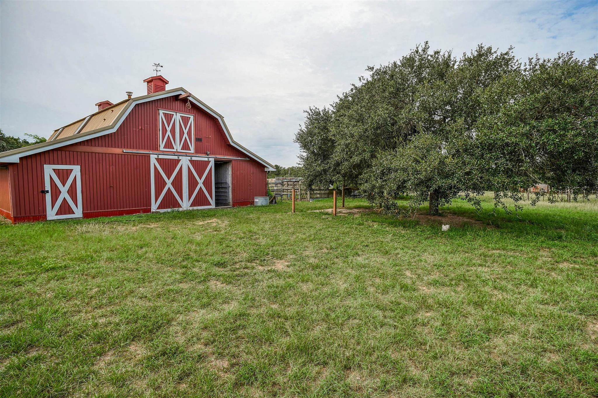 777 Cardinal Dr, Paige, TX 78659