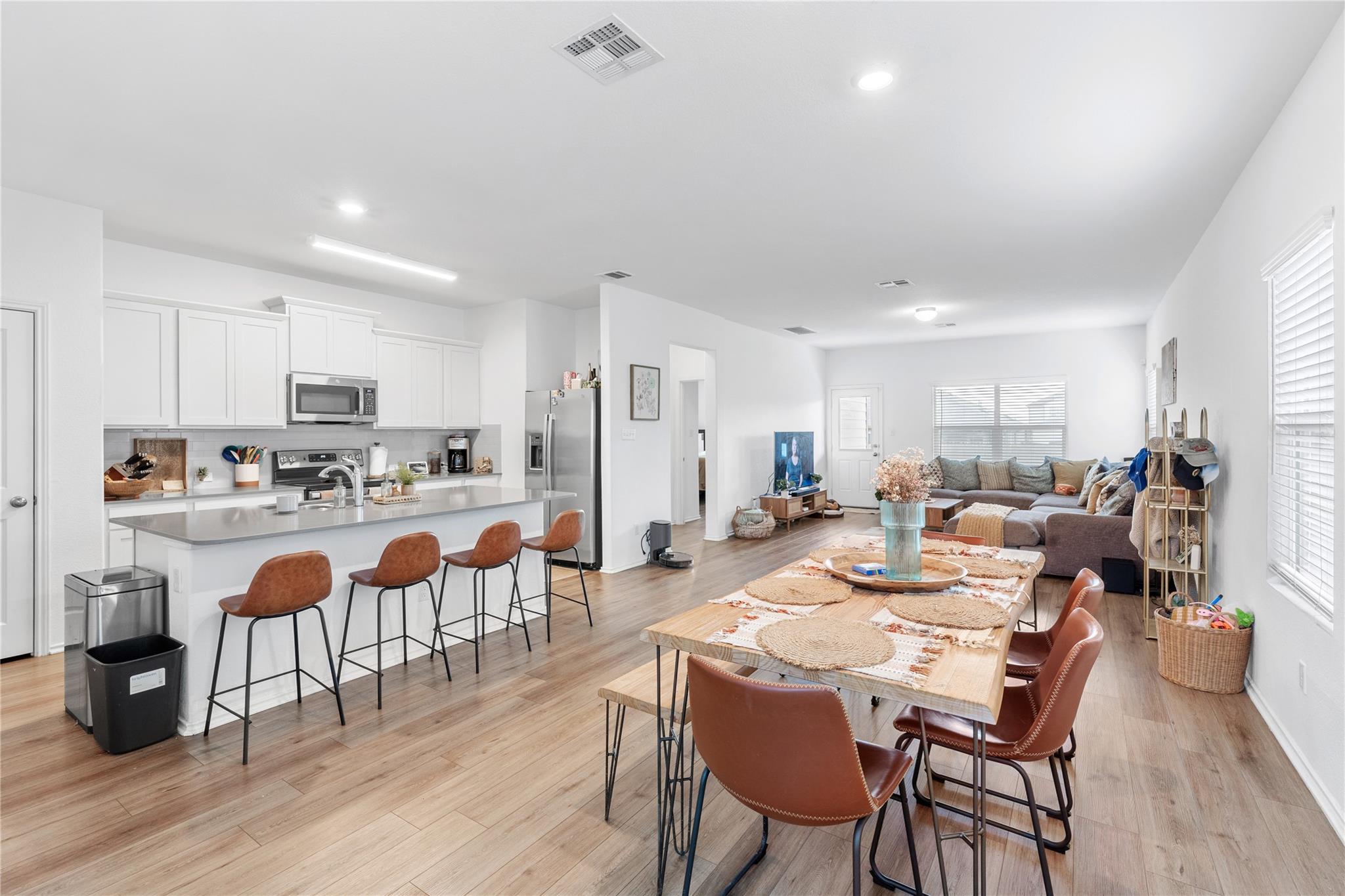 129 Rowdy Yates Way, Jarrell, TX 76537