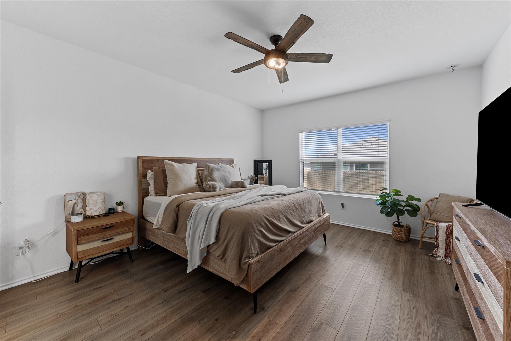 129 Rowdy Yates Way, Jarrell, TX 76537