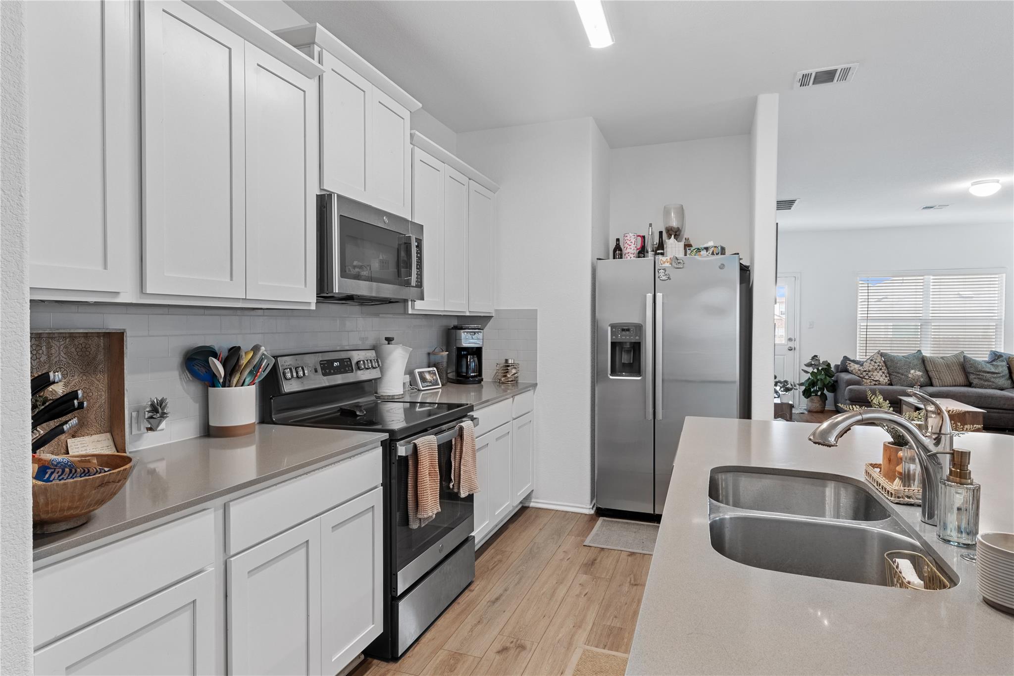 129 Rowdy Yates Way, Jarrell, TX 76537