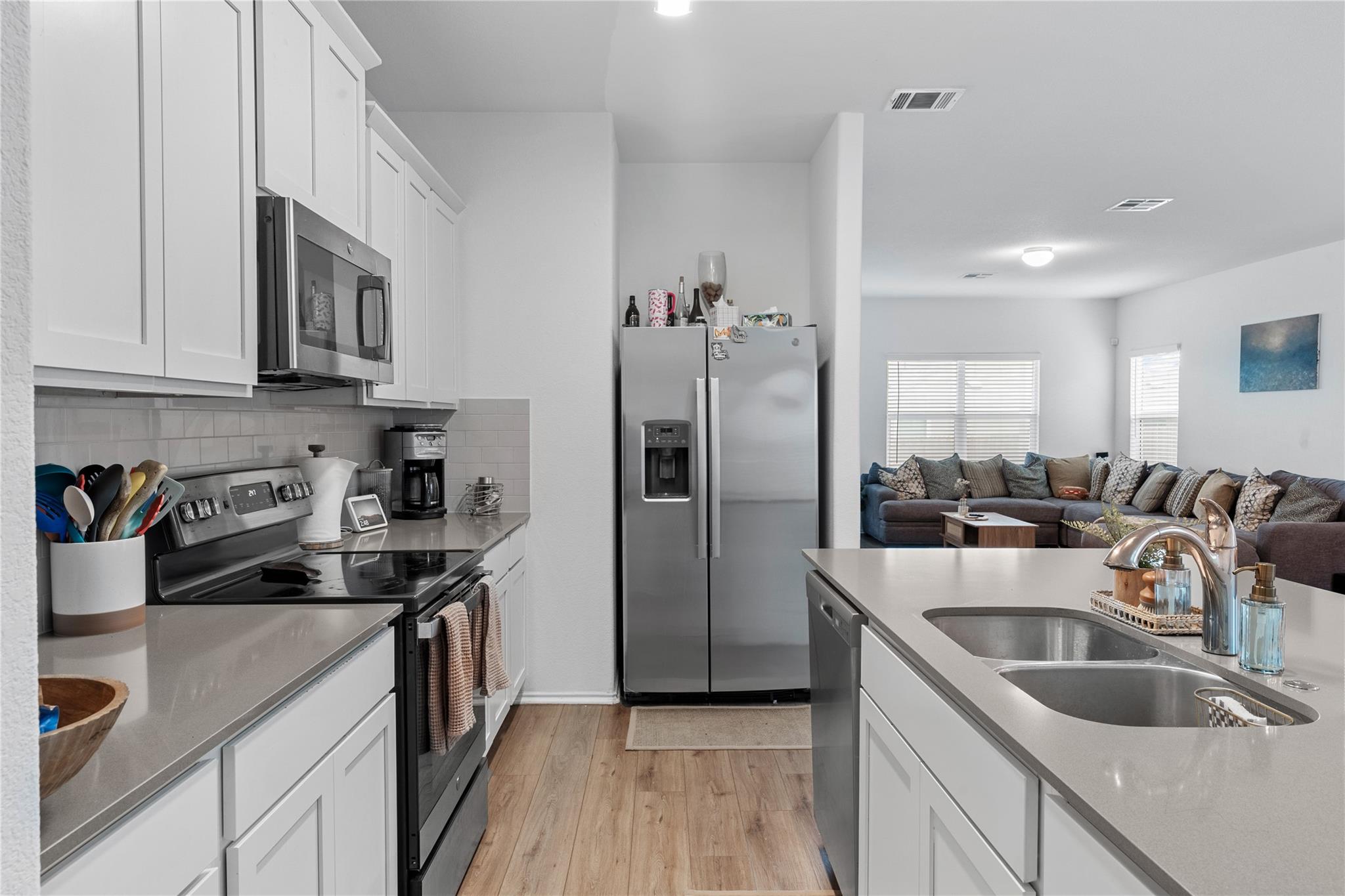 129 Rowdy Yates Way, Jarrell, TX 76537