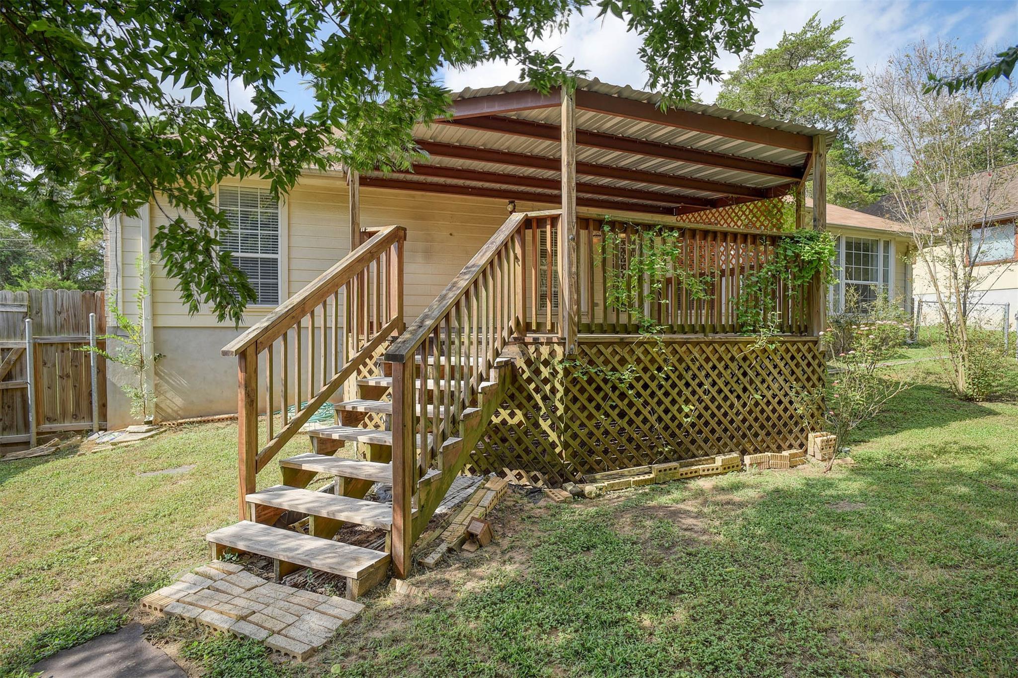 118 Kaneohe Dr, Bastrop, TX 78602
