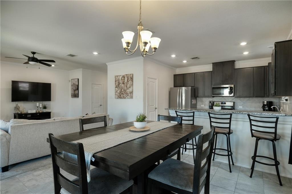 521 Bradford Ln, Hutto, TX 78634