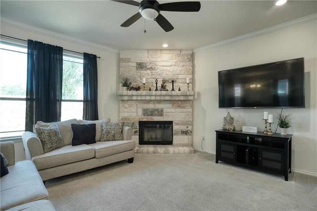 521 Bradford Ln, Hutto, TX 78634