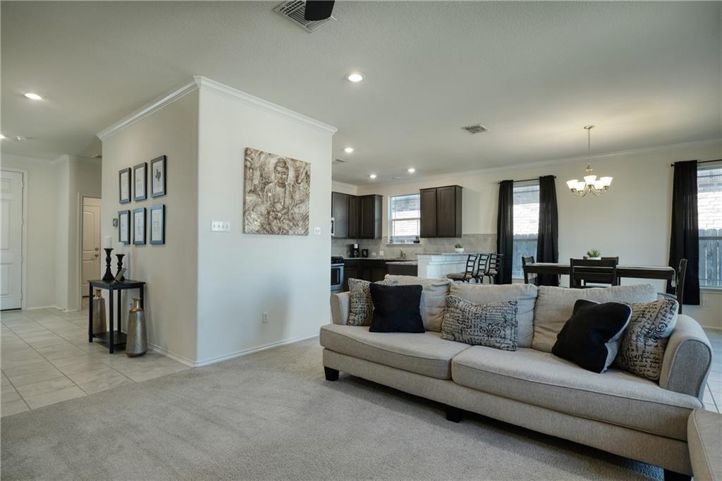 521 Bradford Ln, Hutto, TX 78634