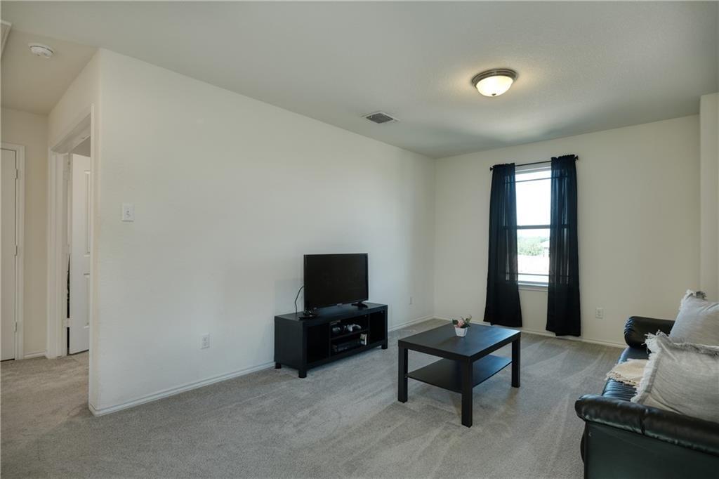 521 Bradford Ln, Hutto, TX 78634