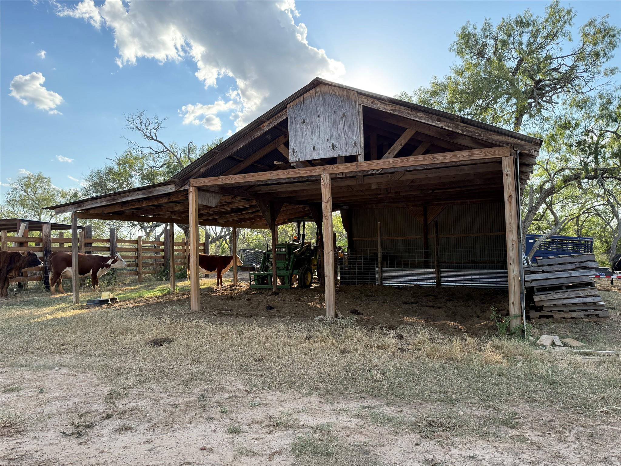 421 Zion Hill Rd, Seguin, TX 78155