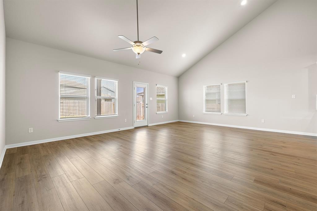 106 Stellers Swoop Dr, Cedar Creek, TX 78612