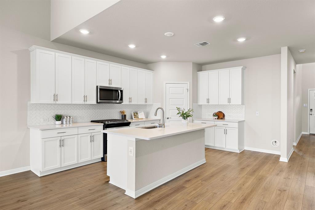 106 Stellers Swoop Dr, Cedar Creek, TX 78612