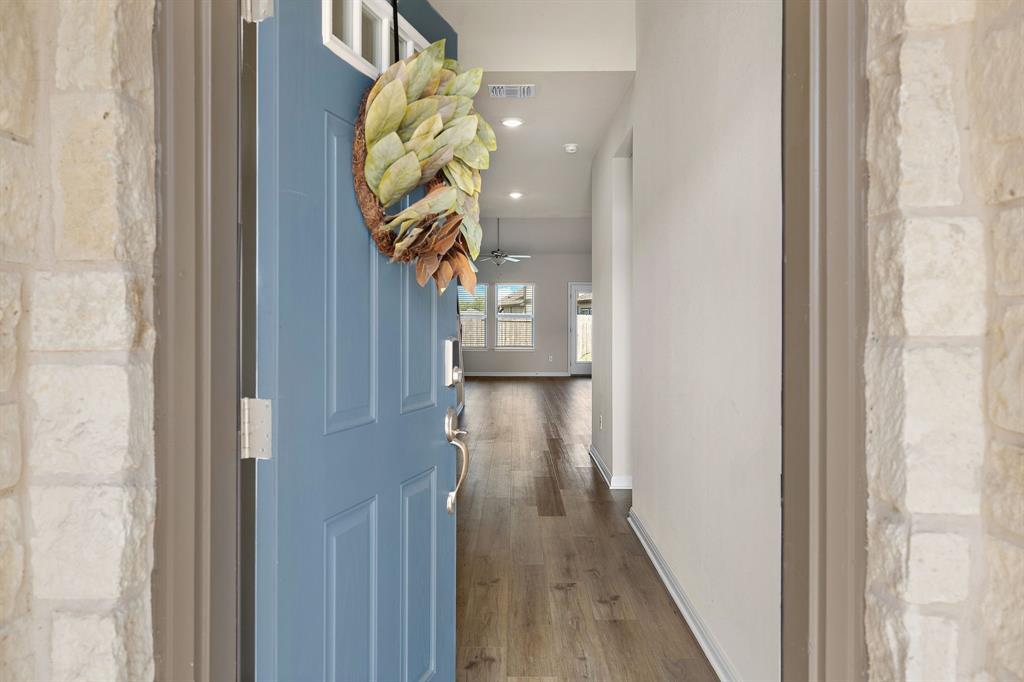 106 Stellers Swoop Dr, Cedar Creek, TX 78612