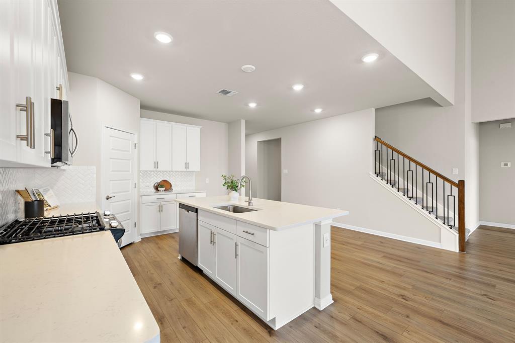 106 Stellers Swoop Dr, Cedar Creek, TX 78612