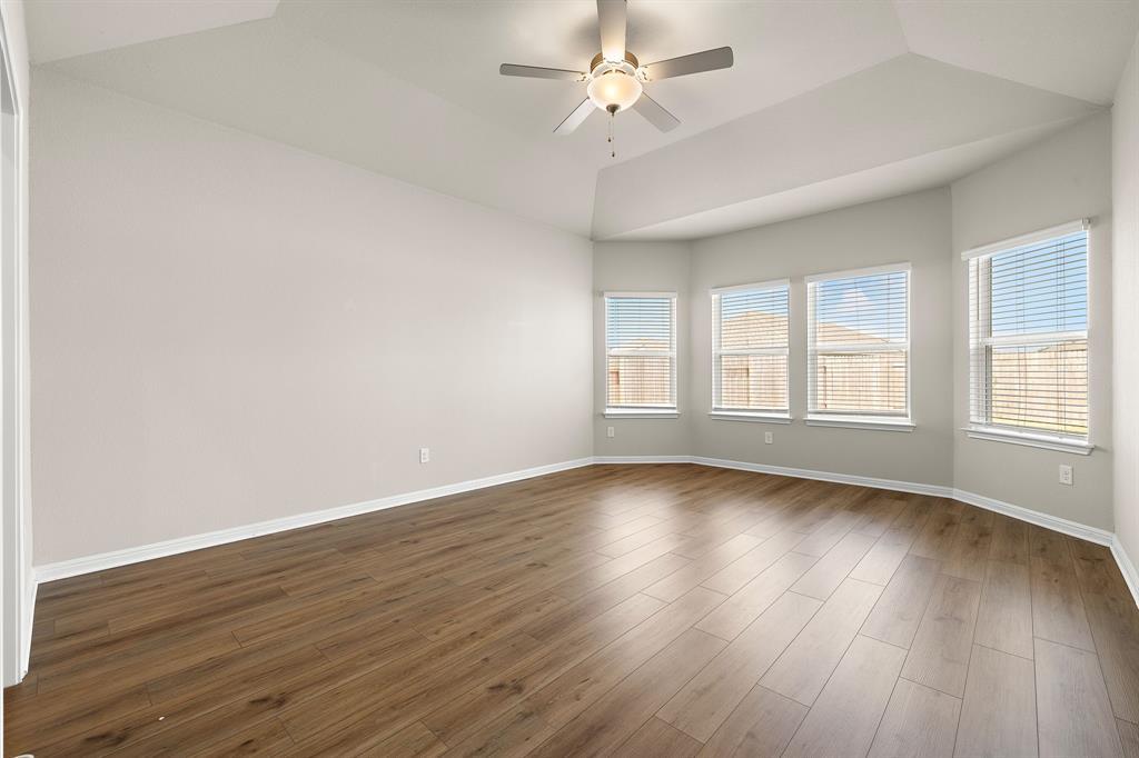 106 Stellers Swoop Dr, Cedar Creek, TX 78612