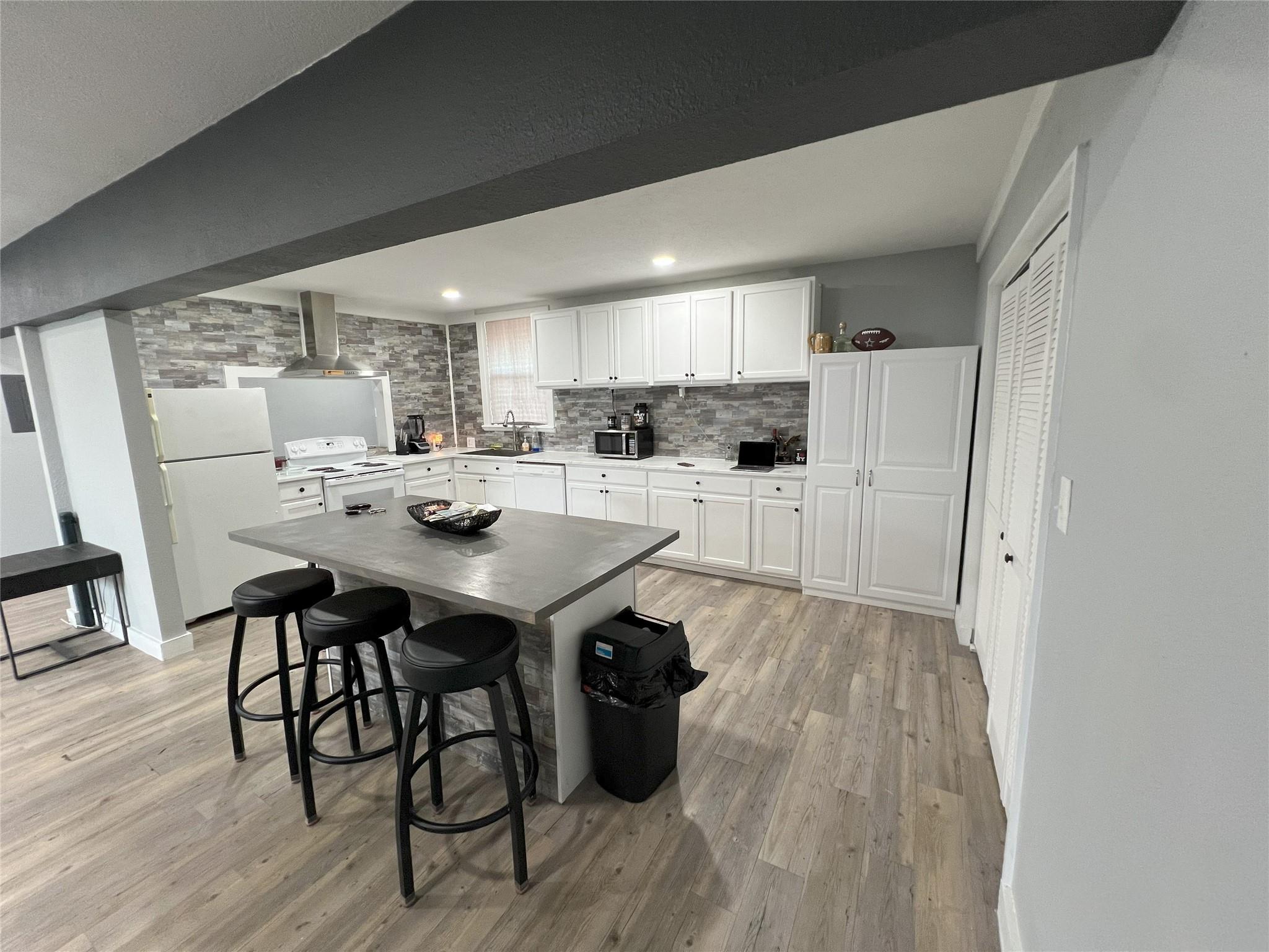 128 Skyview Ter # B, Leander, TX 78641