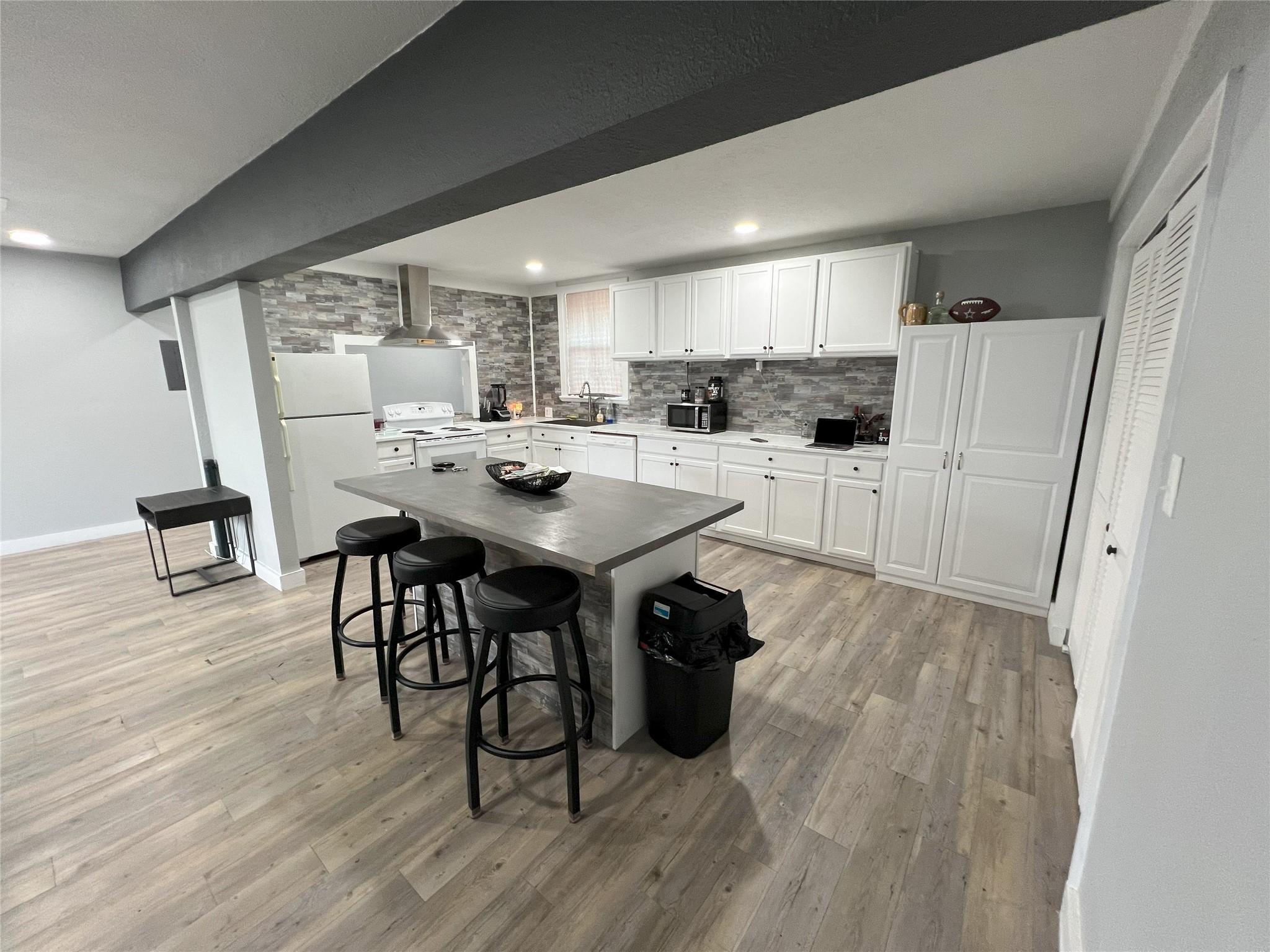 128 Skyview Ter # B, Leander, TX 78641