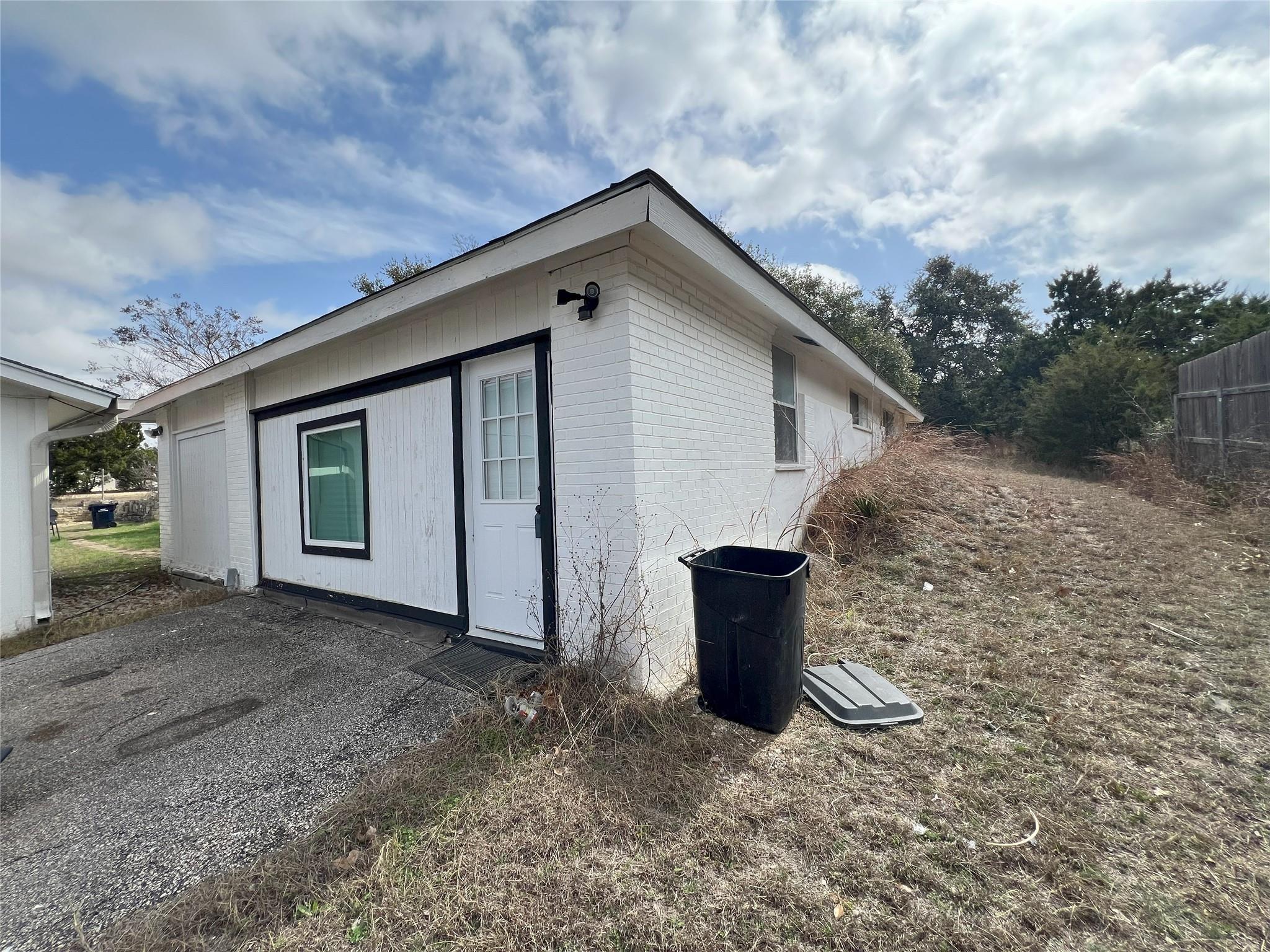 128 Skyview Ter # B, Leander, TX 78641