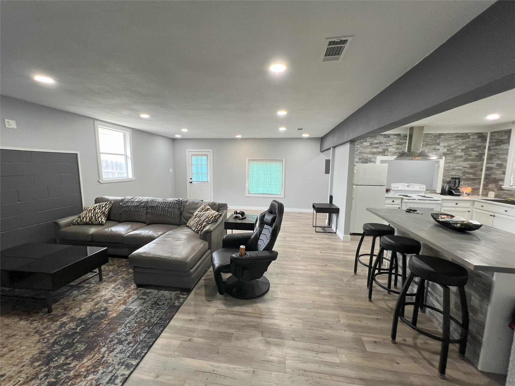 128 Skyview Ter # B, Leander, TX 78641