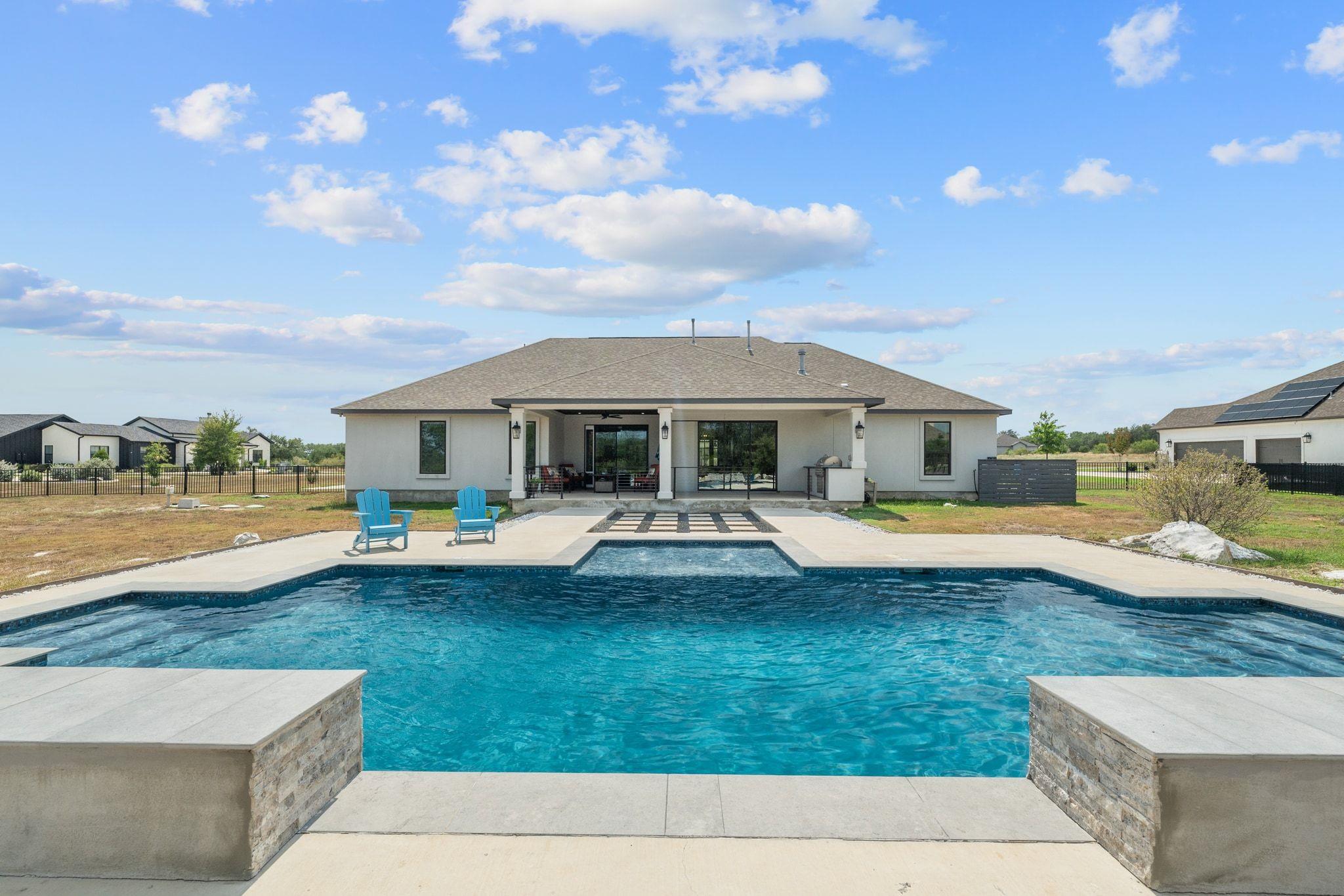 104 Rolling Hills Ct, Spicewood, TX 78669